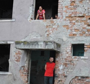 adrese la care locuiesc ZECI de PERSOANE ghica03
