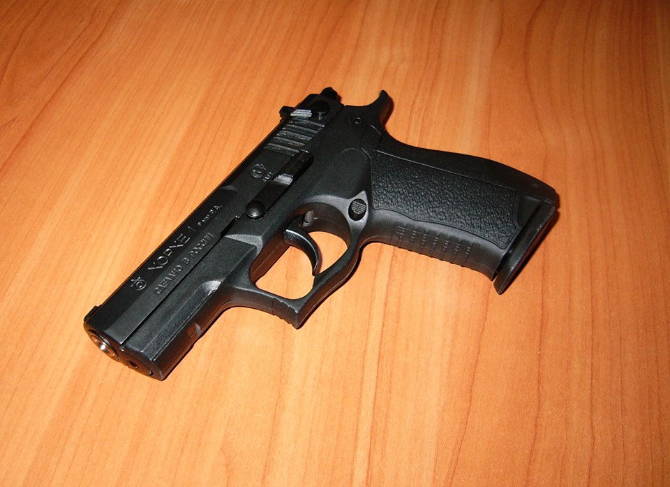 Pistolul cu bile de cauciuc postat de Fancsik Paul