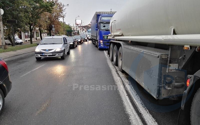 Din cauza accidentului, pe Podul Decebal circulația a fost îngreunată