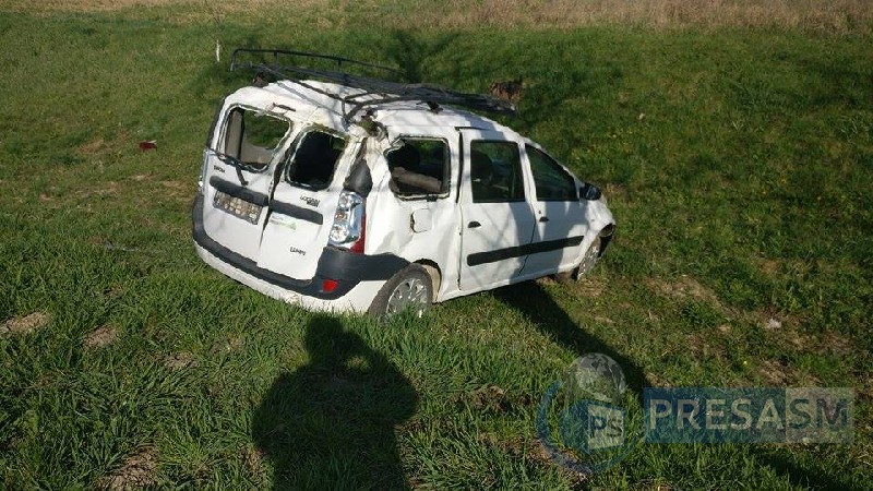accident rutier masina in sant (4)_tn