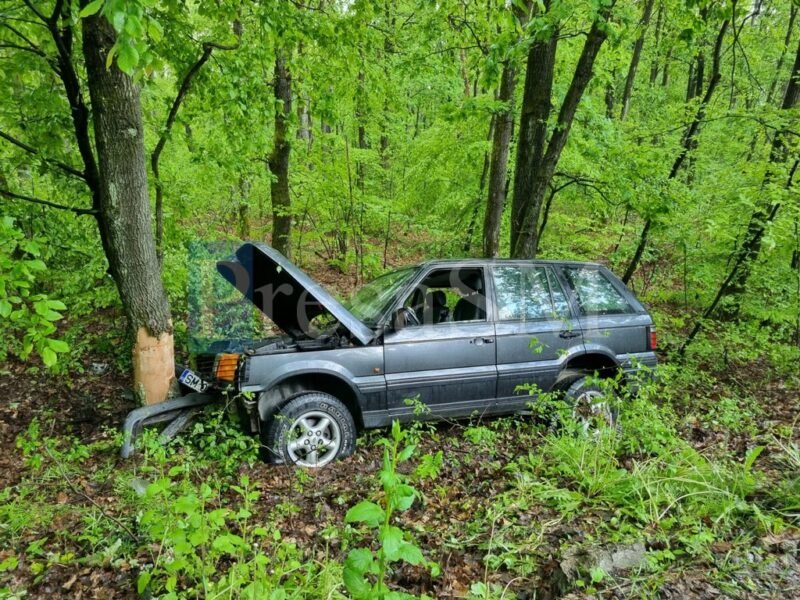 FOTO Accident în județul Satu Mare O șoferiță s a oprit cu mașina