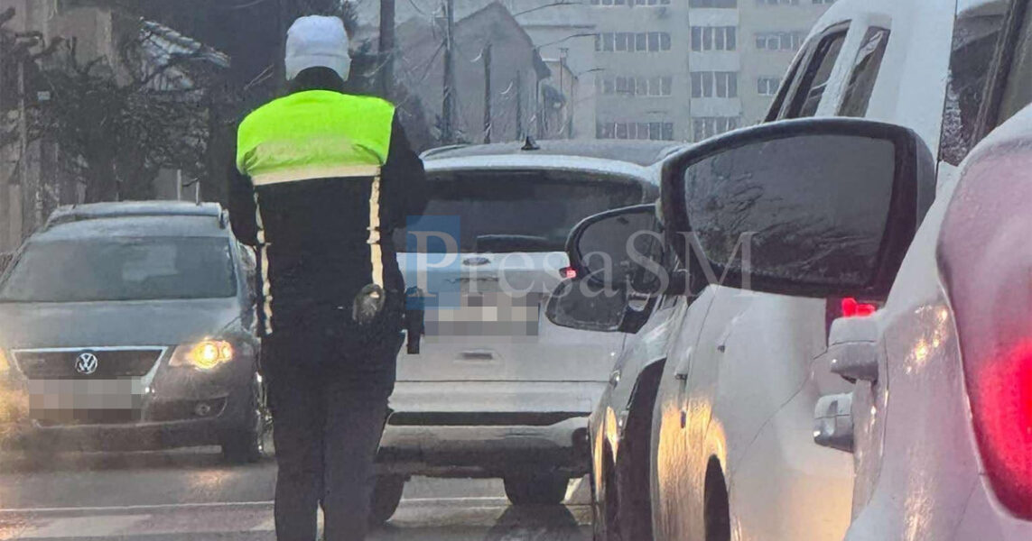 FOTO Pieton lovit de mașină pe zebră pe strada Avram Iancu lângă