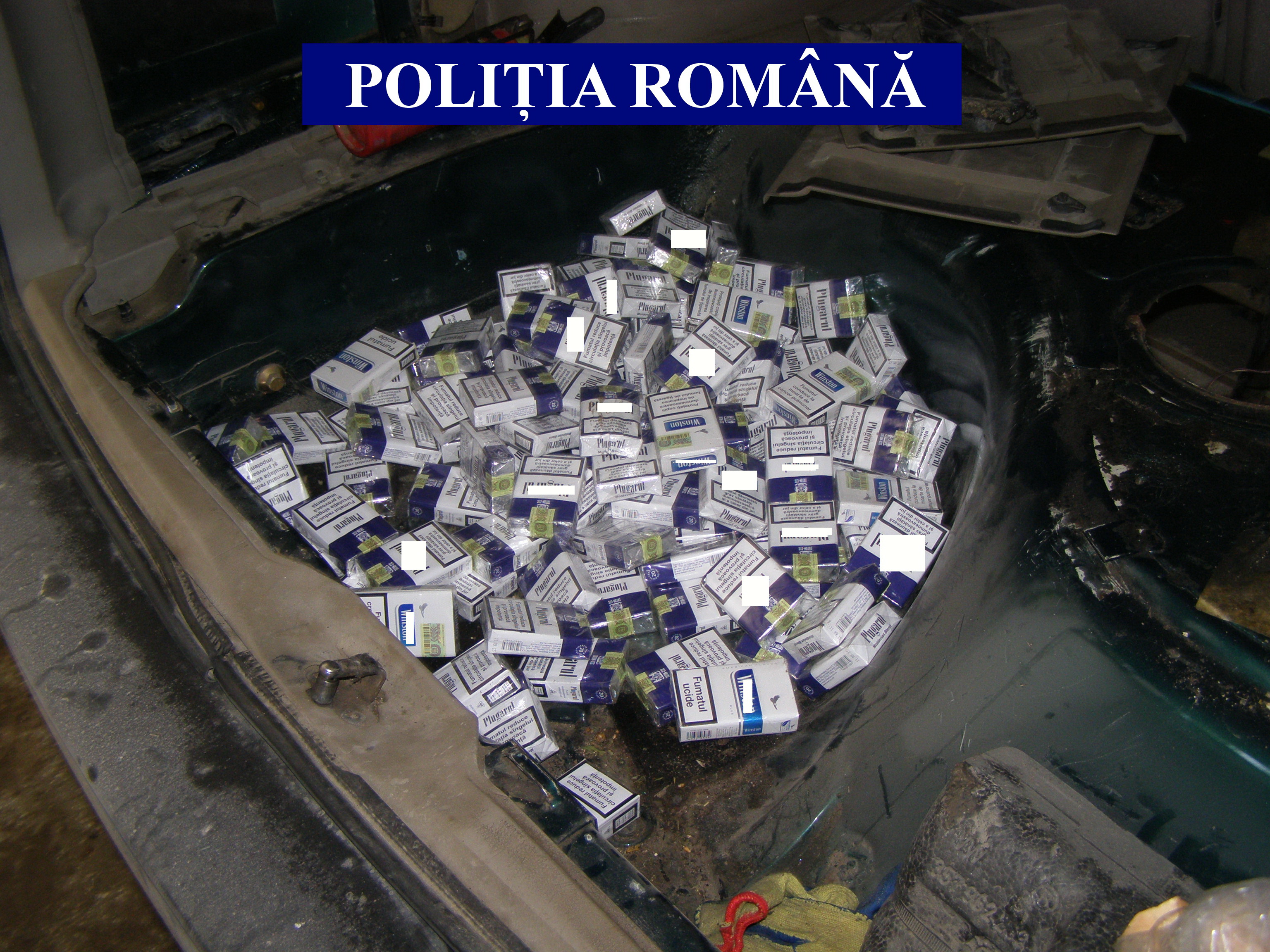 Bunicuță prinsă la volan, cu sute de pachete de țigări de contrabandă în mașină