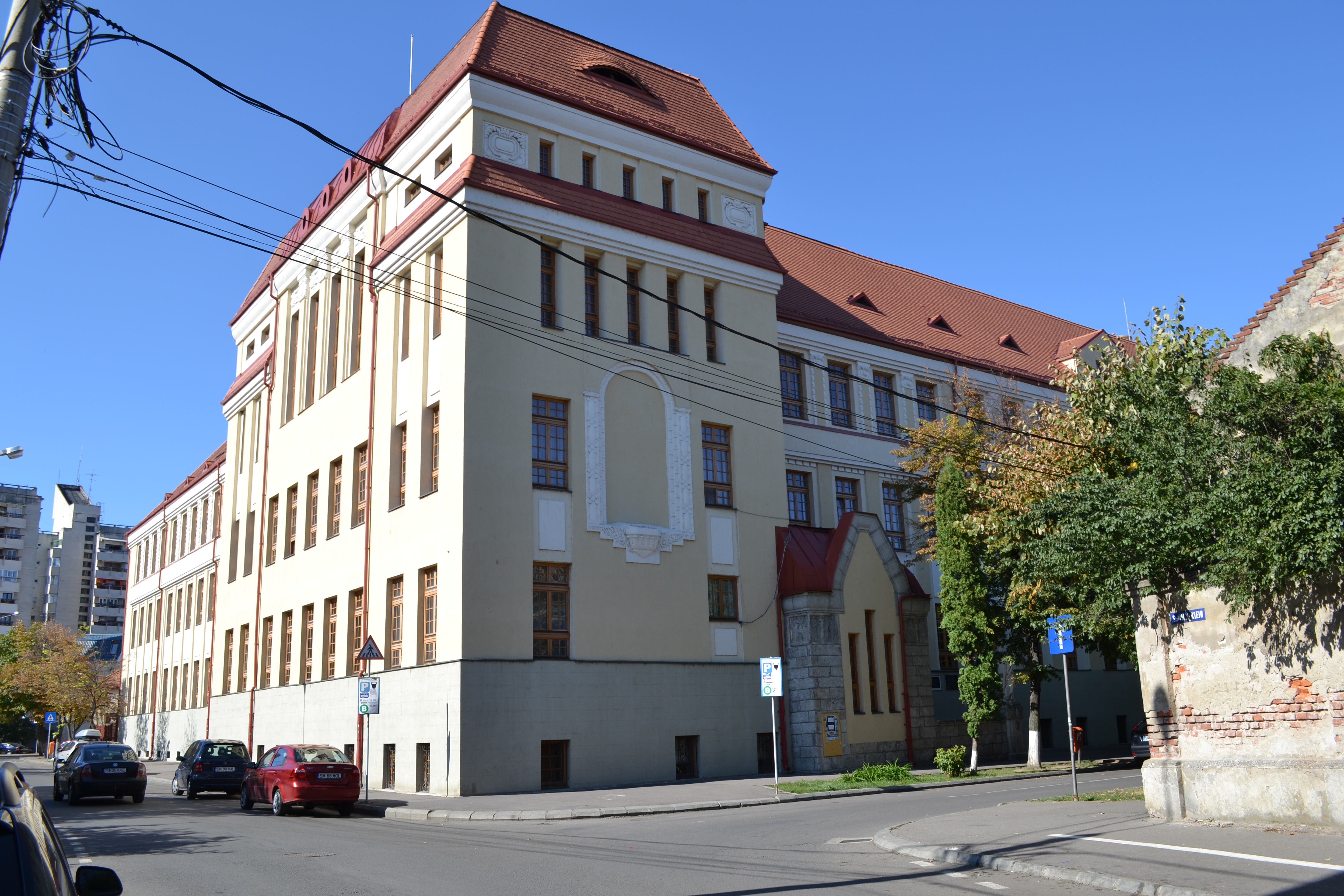 Profesorii de la Colegiul Eminescu, plângeri penale împotriva elevilor. Dezastru în unele clase