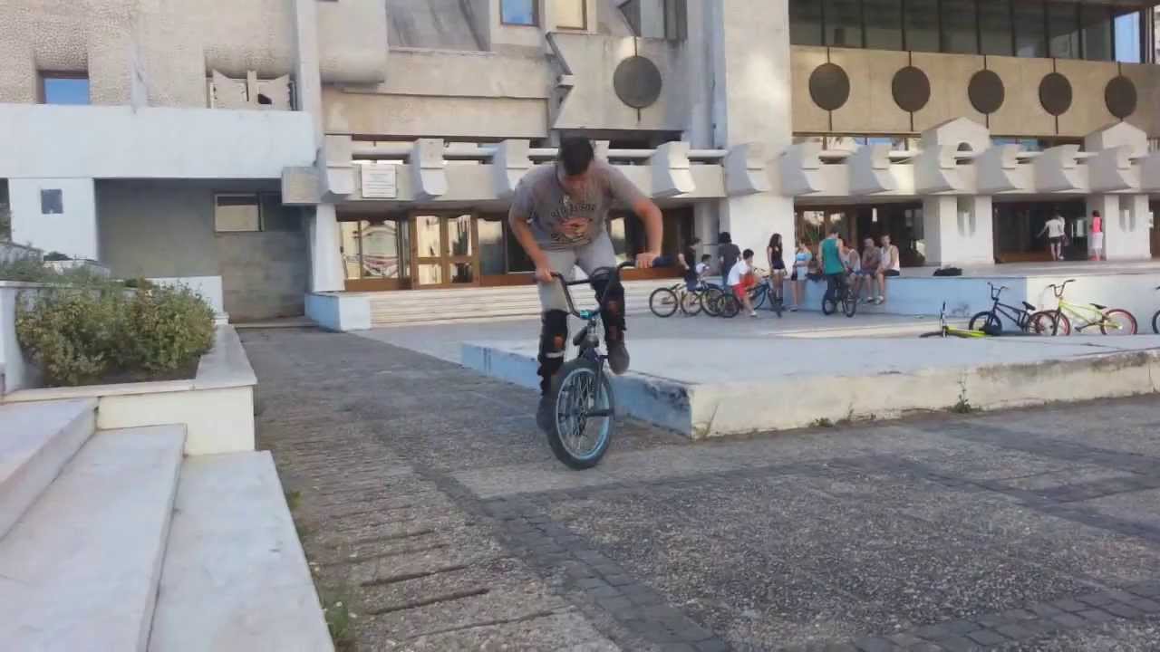 VIDEO. Tinerii practică sporturi extreme pe unde pot. Poliția Locală îi fugărește prin Satu Mare