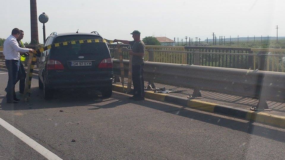ACCIDENT cu VICTIME între Satu Mare și Carei. O FEMEIE a vrut să DEPĂȘEASCĂ pe PODUL de la Moftin