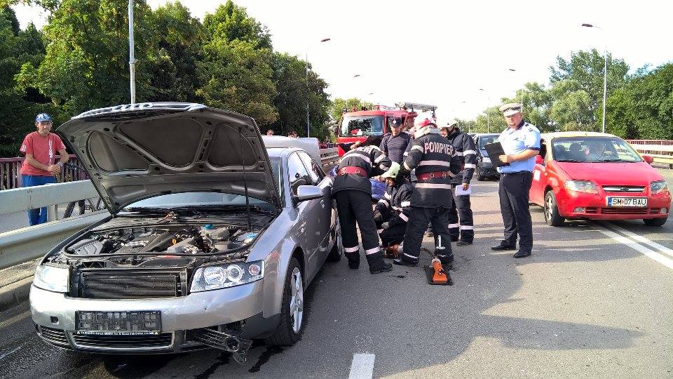 Podul Golescu, BLOCAT din cauza unui accident în LANȚ. Mai multe mașini IMPLICATE (FOTO)