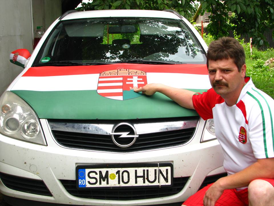 Un careian și-a VOPSIT mașina în culorile Ungariei! Și-a SCHIMBAT și numărul de înmatriculare (FOTO)