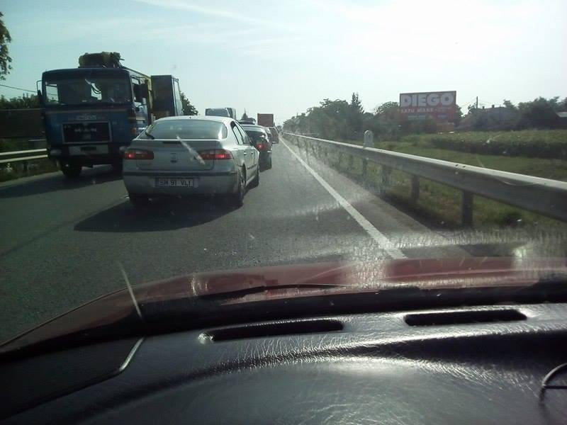 CHINUL continuă! COZI de cel puțin CINCI kilometri la intrare în Satu Mare (FOTOGALERIE)
