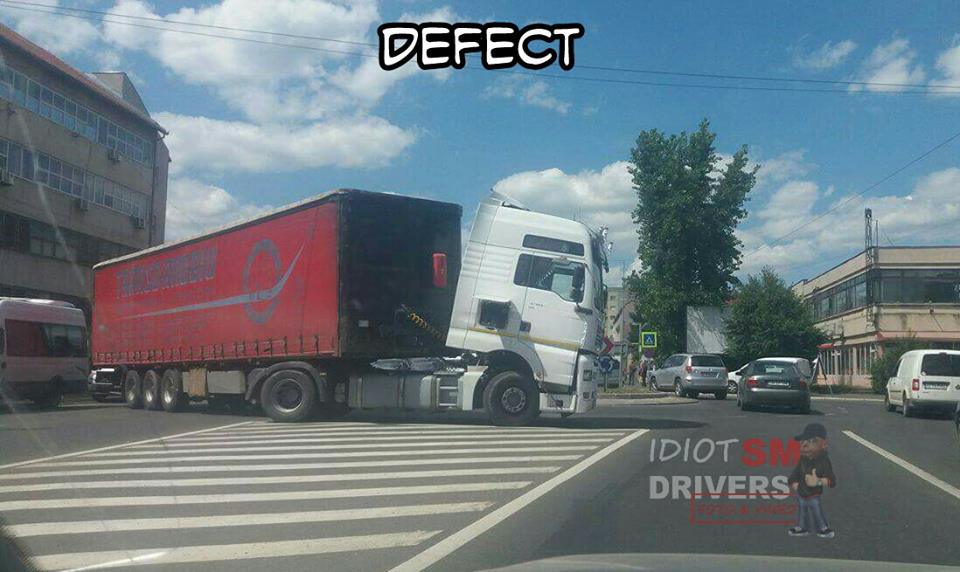 TIR-urile BLOCHEAZĂ Sătmarul! DOUĂ autotrenuri s-au DEFECTAT pe Bulevardul Lucian Blaga și Podul Decebal