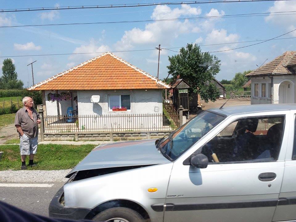Accident cu VICTIME în Doba! Două mașini s-au TAMPONAT