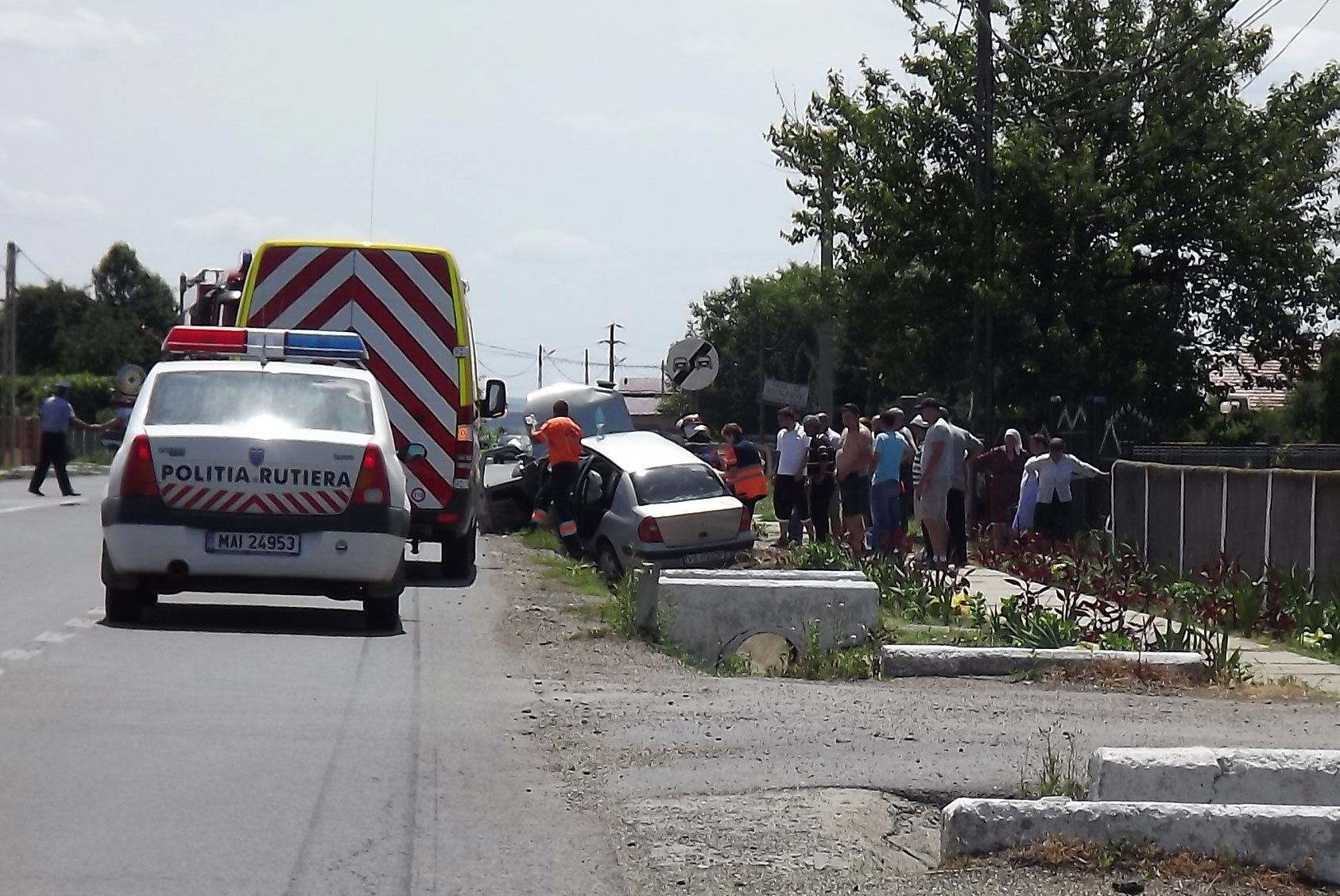 Un bărbat a intrat FRONTAL într-un CAP de POD. SOȚIA lui a ajuns la URGENȚE