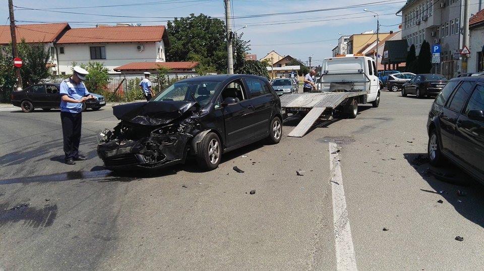 Un NOU accident în municipiul Satu Mare, lângă Poliția de Frontieră (FOTOGALERIE)