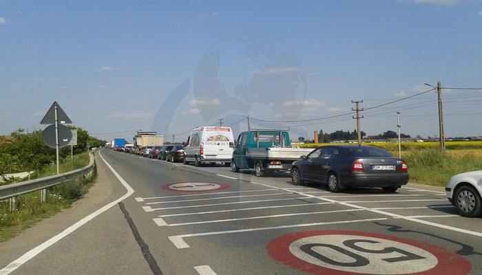 BĂTAIE de JOC! COADĂ de ZECE kilometri la intrare în Satu Mare. Peste DOUĂ ore de așteptare (FOTO)