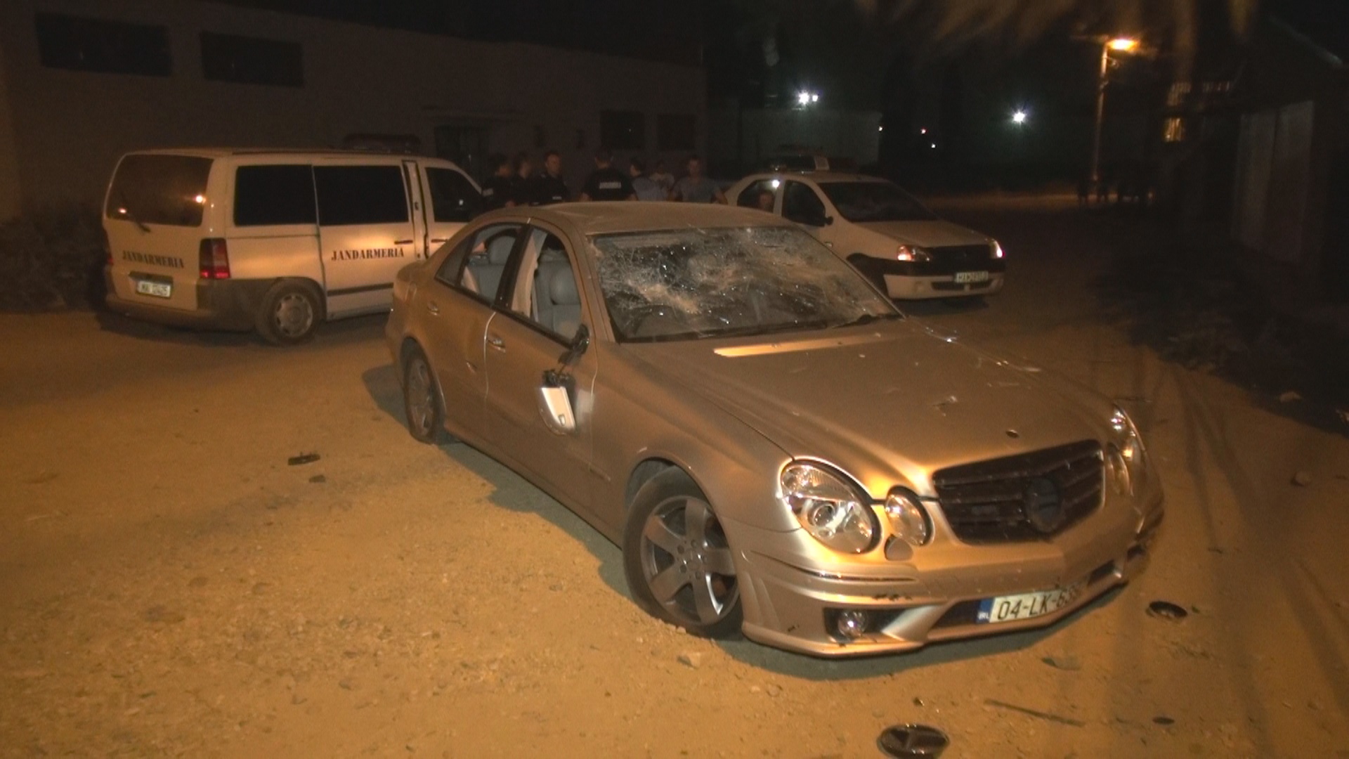 DESCINDERE în stil MAFIOT în județ! Șofer BLOCAT în trafic și mașina AVARIATĂ