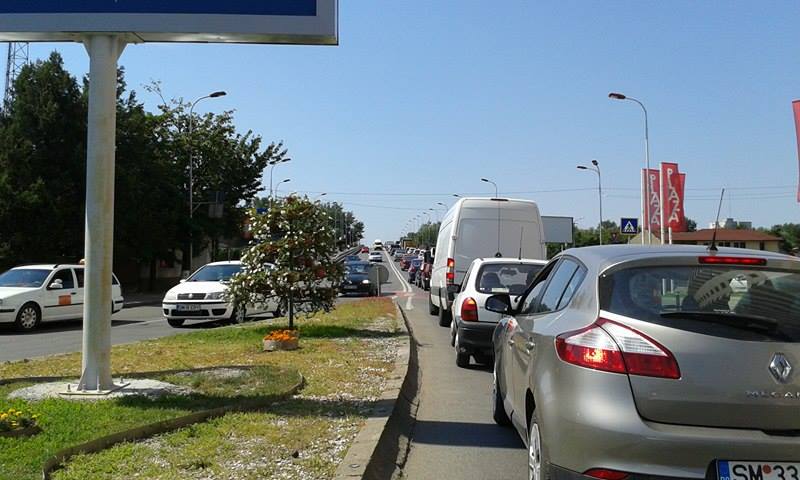 Primăria PROMISIUNILOR deșarte! Viceprimarul Albu s-a ANGAJAT la degajarea traficului pe pod, dar a PLECAT în CONCEDIU
