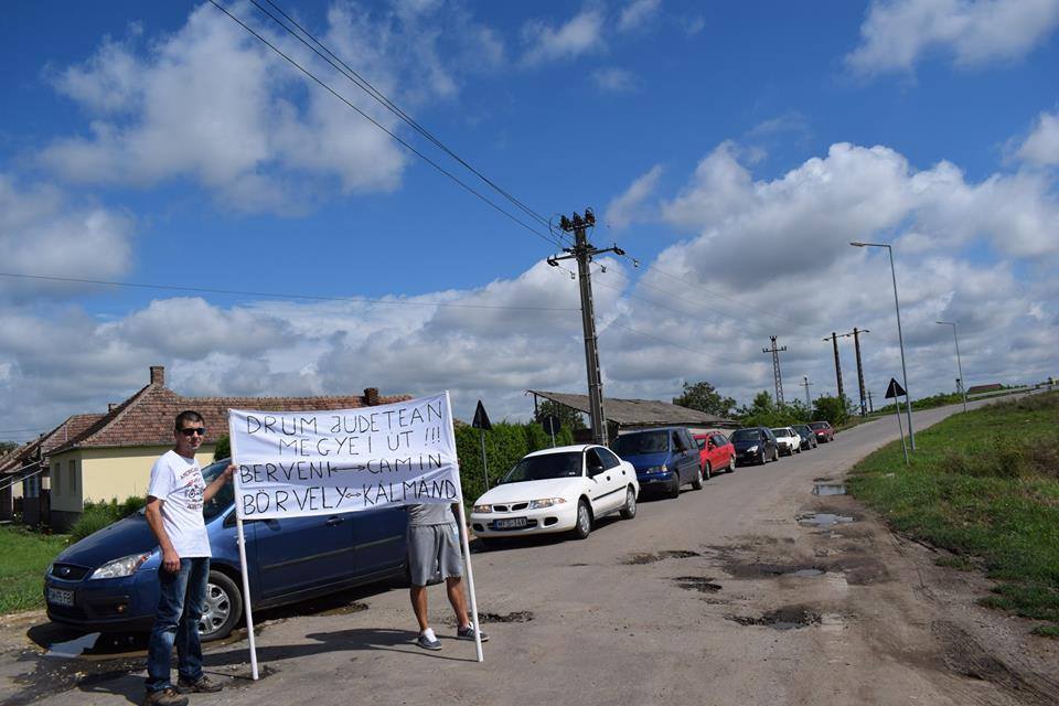 Jandarmii avertizează: Tensiuni foarte mari din cauza drumurilor impracticabile