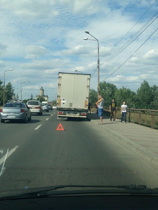 Podul Decebal, BLOCAT parțial de un TIR. Dacă s-ar fi început REABILITAREA era JALE