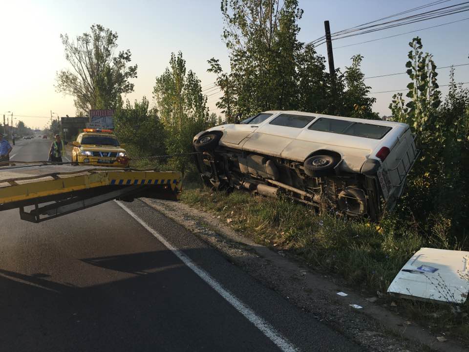 Accident cu victimă. Autoturism lovit în plin de o autoutilitară