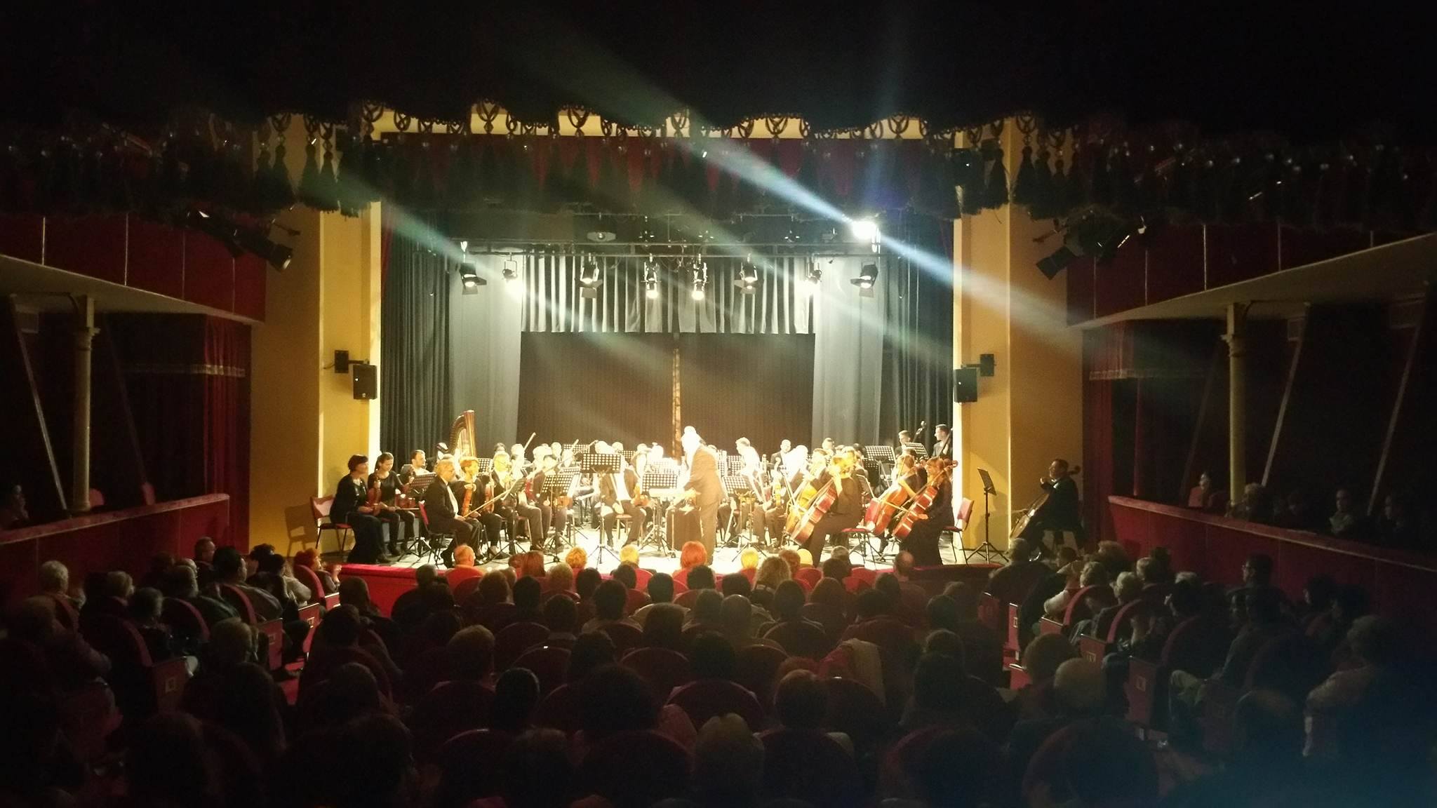 Concert de excepție pentru romantici la Teatrul Carei! Sală arhiplină