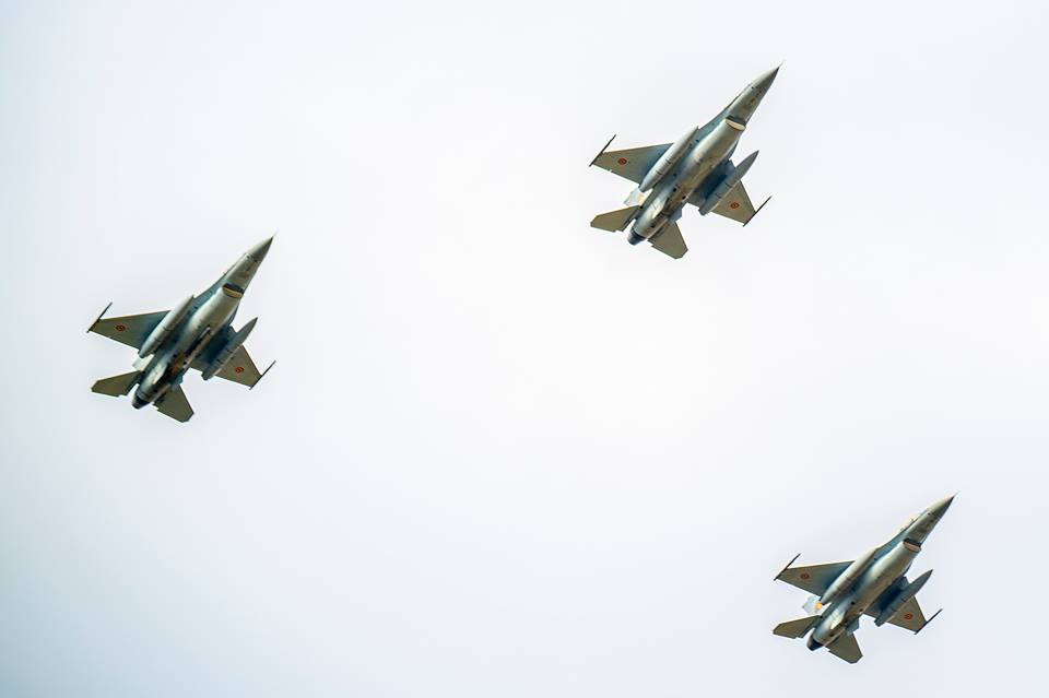 EXERCIȚIU cu avioane F-16, în toată țara. Vor zbura la înălțimi mici și în regim supersonic