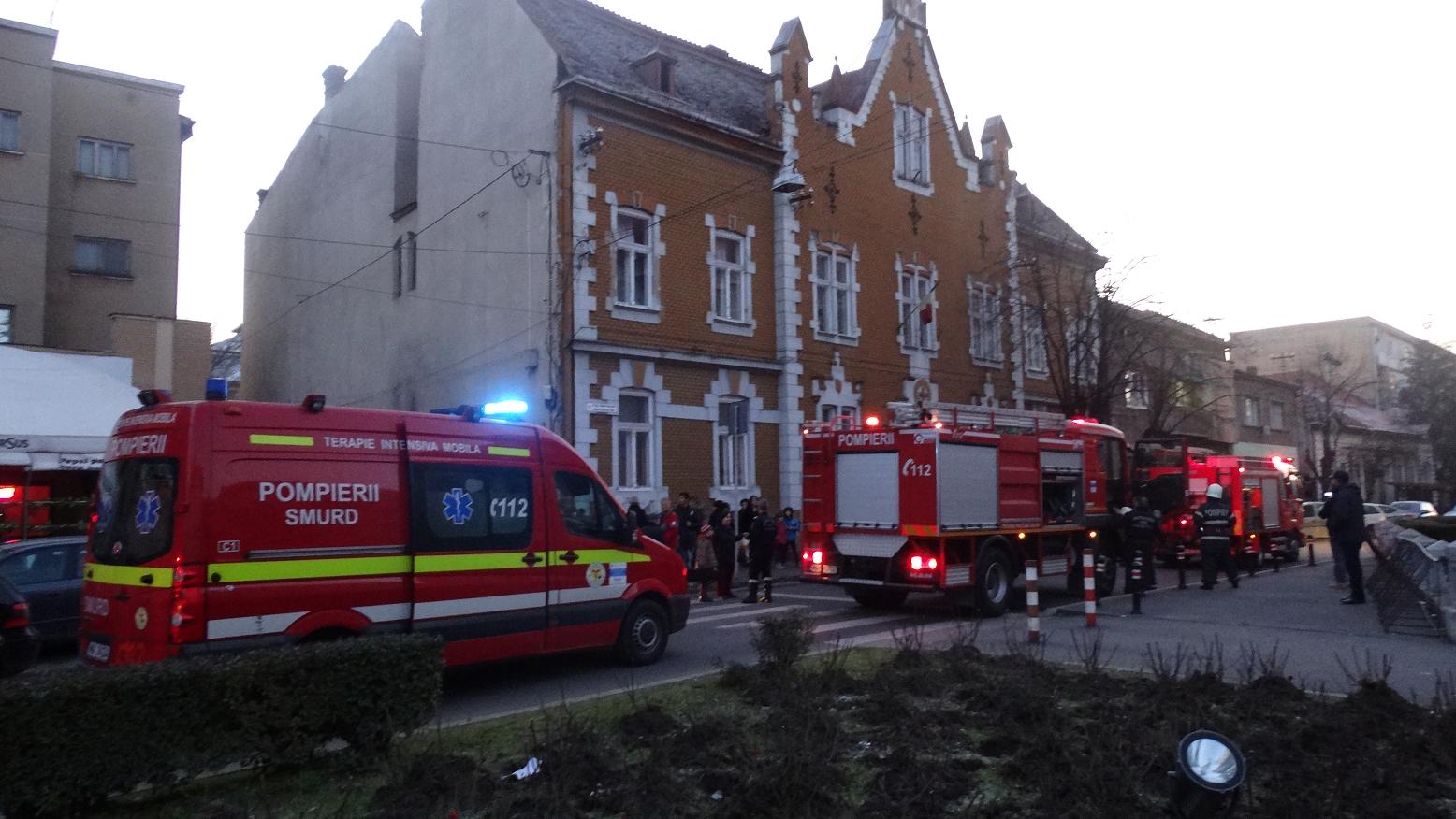Incendiu în CENTRUL municipiului Satu Mare. RECUZITA Teatrului de Nord, în pericol (FOTO&VIDEO)