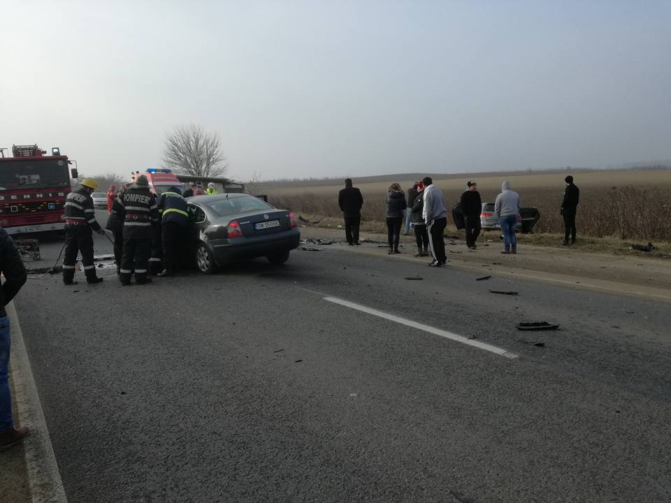 Accident cu ȘAPTE victime. Impact FRONTAL între două mașini (FOTO)