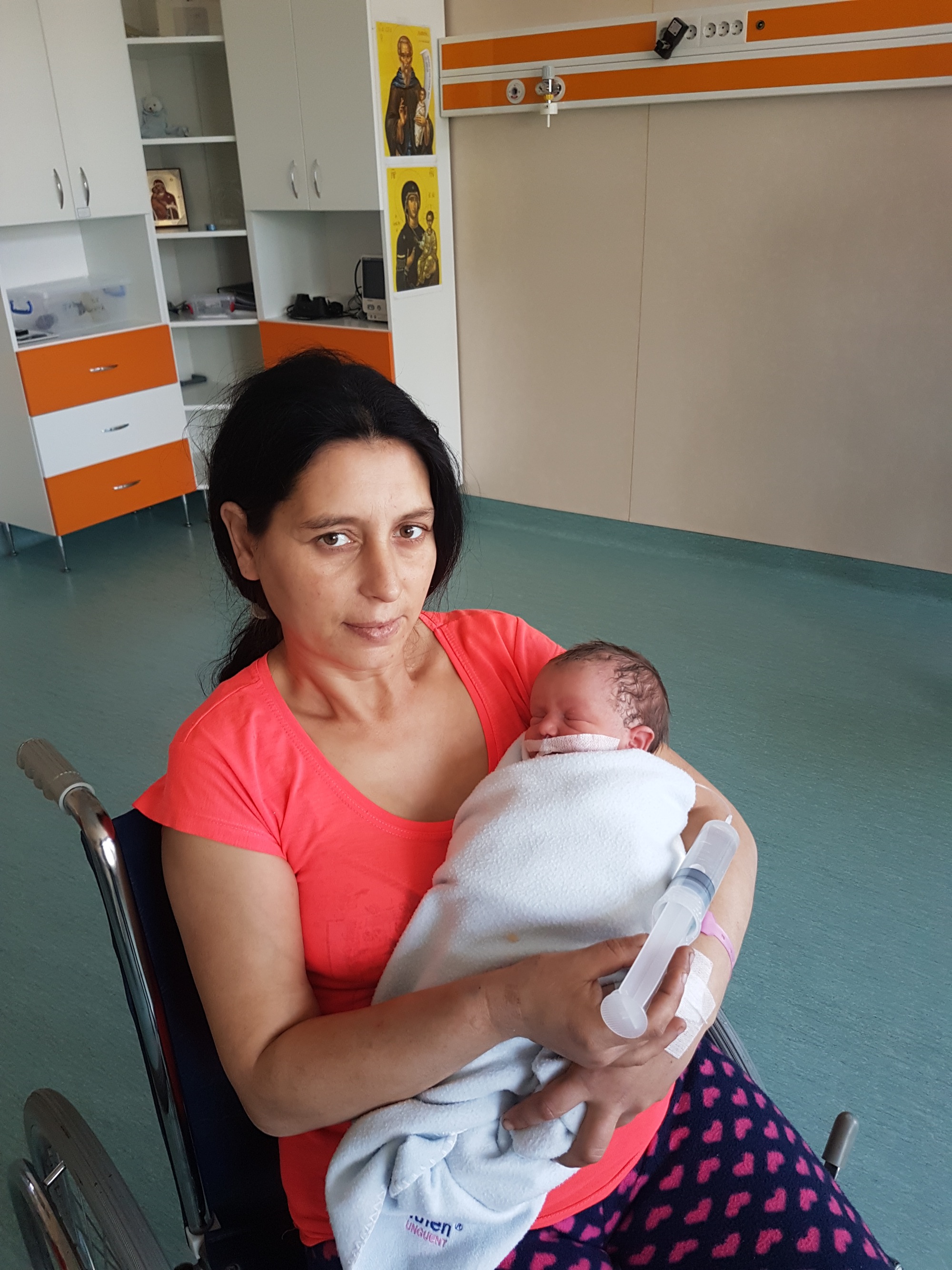 Primul copil NĂSCUT în Satu Mare este o FETIȚĂ. La mulți ani!