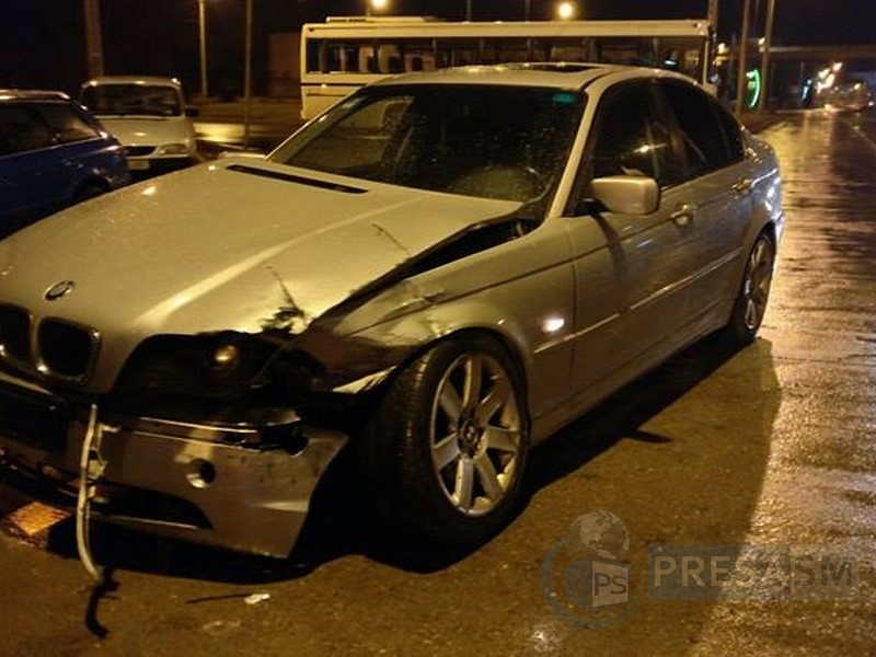 Accident în municipiul Satu Mare. Mașină oprită în stâlp (FOTO&VIDEO)