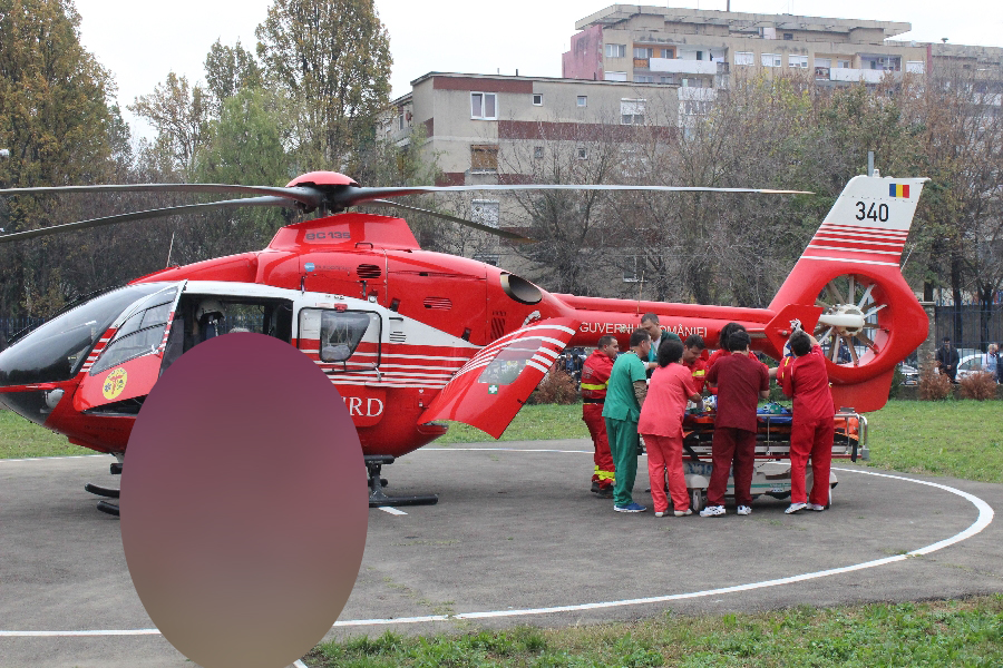 Femeie preluată cu un elicopter SMURD de la Spitalul Județean. Este în stare critică