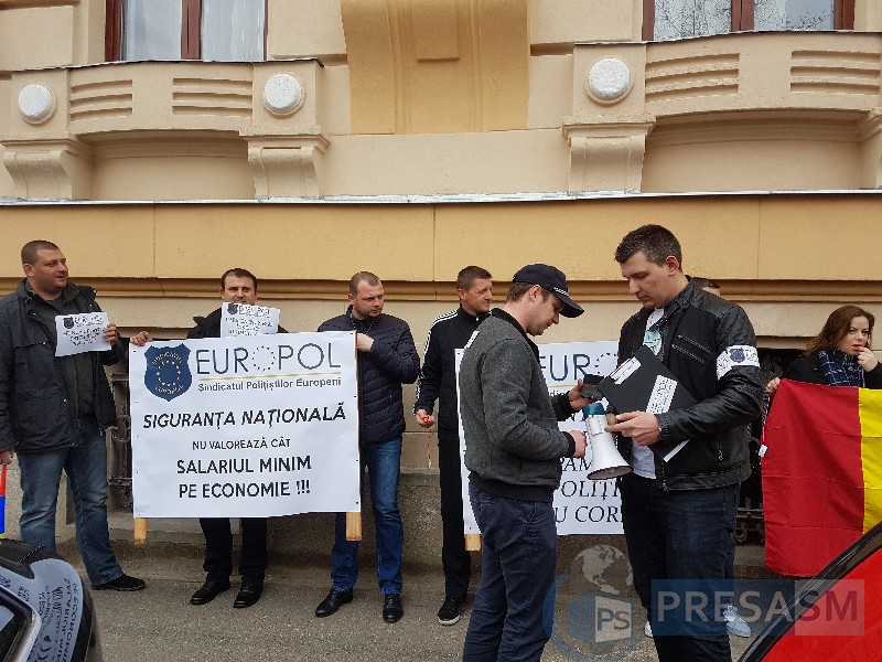 Polițiștii din Satu Mare s-au săturat! Protest în centrul municipiului, în fața Prefecturii