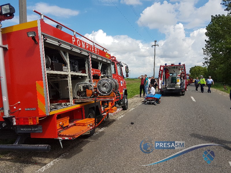 Accident frontal, cu victime. A lovit cu mașina o groapă și a intrat pe contrasens