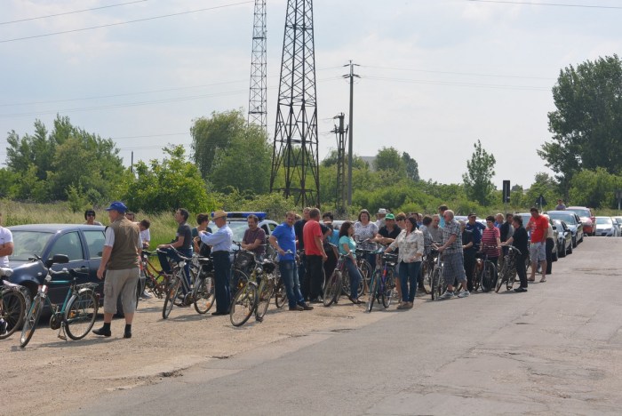 FOTO. Speriați de noi proteste, se reabilitează drumurile groazei din județul Satu Mare
