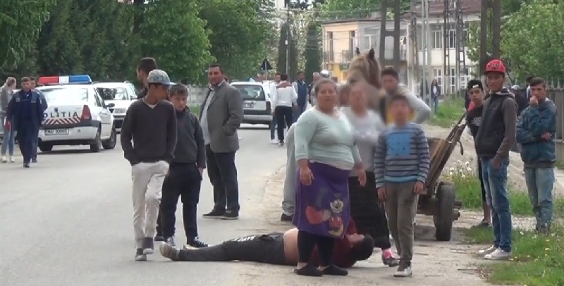 Bătaie cruntă între clanurile de romi în Valea Vinului. Haos pe străzi