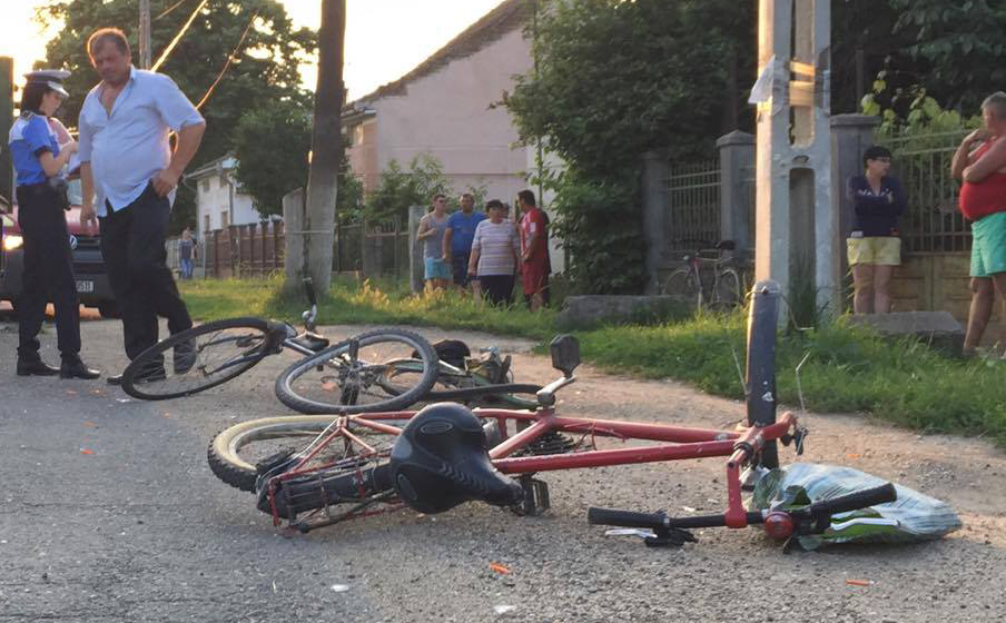 Un ”șofer” a lovit cu mașina un biciclist și a fugit! Prins după câteva zile