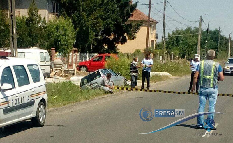 O sătmăreancă s-a oprit cu mașina într-un cap de pod. Două persoane rănite