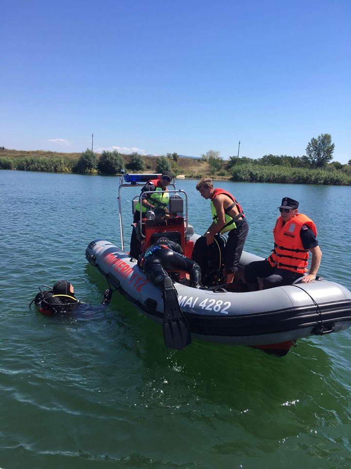 Tânăr sătmărean înecat. A mers la scăldat, dar pompierii l-au scos mort din apă