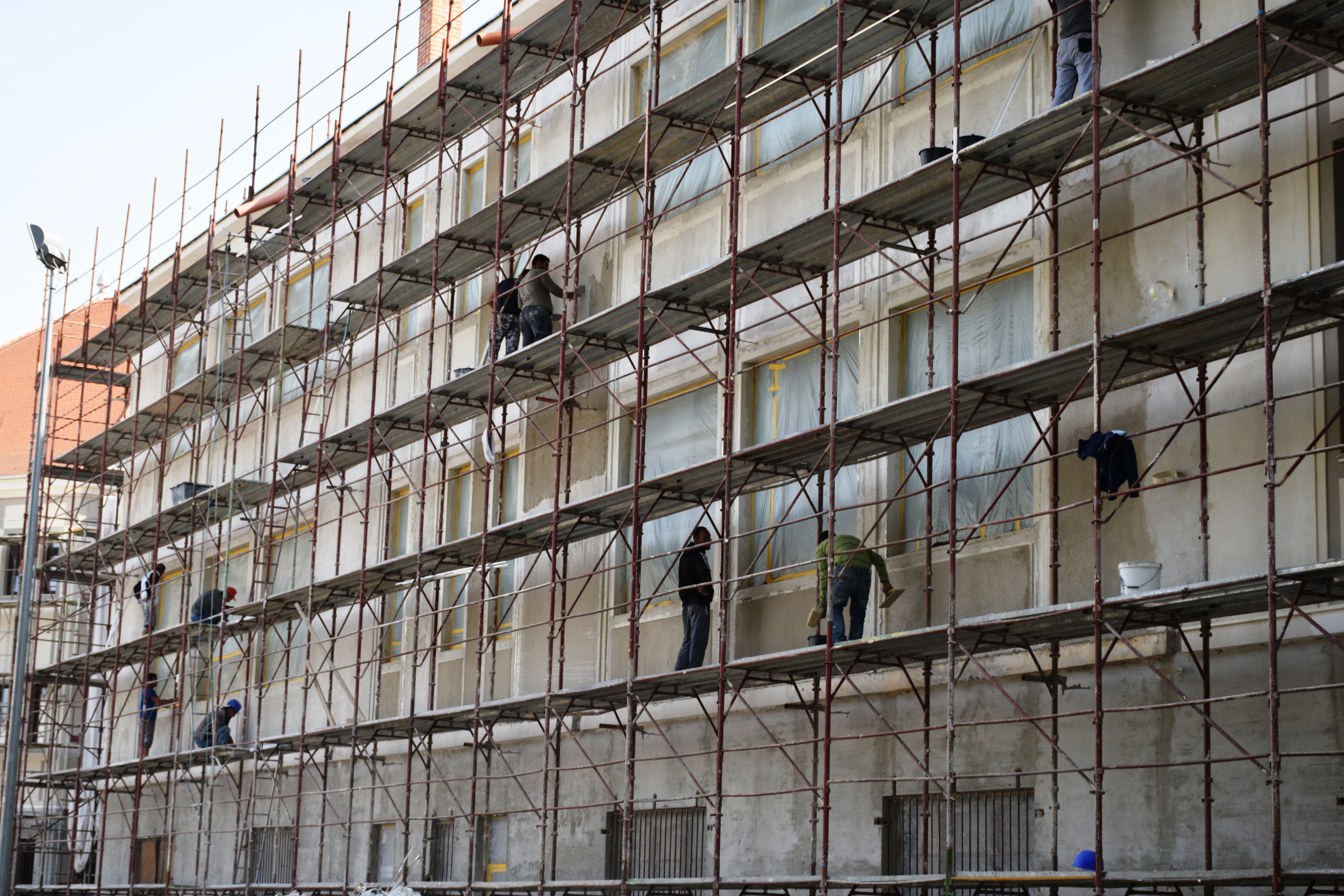 FOTOGALERIE. Milioane de lei pompați în renovarea școlilor din municipiul Satu Mare