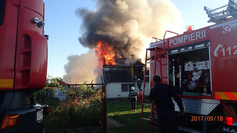ANCHETĂ. Sătmărean, la un pas să își incendieze soția și copilul. A dat foc locuinței