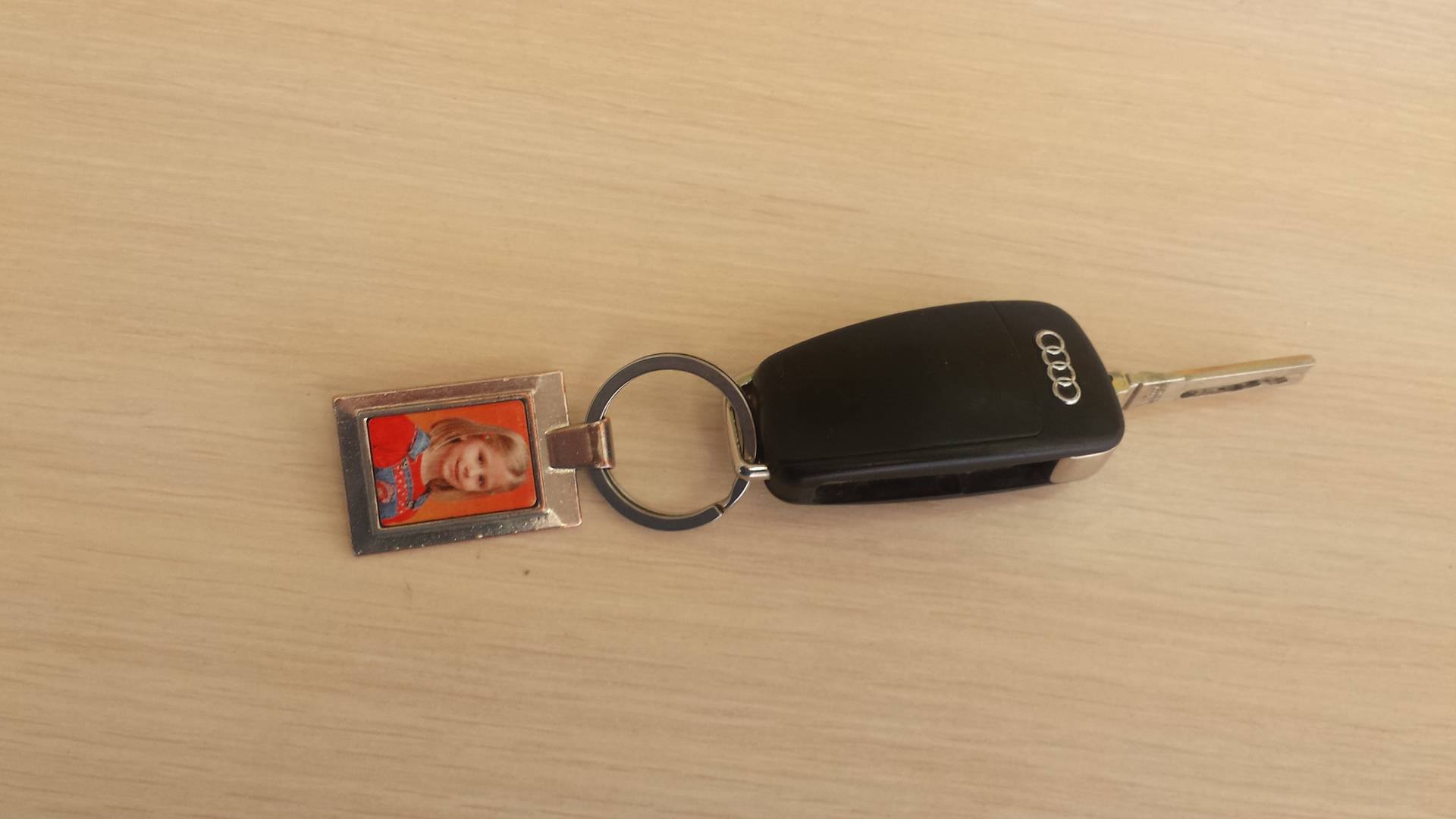 FOTO. Chei de mașină AUDI găsite în centrul Sătmarului. Se caută proprietarul