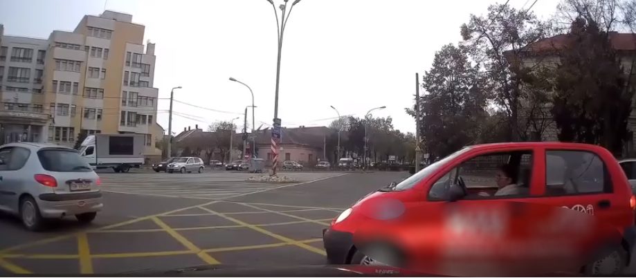 VIDEO. Sătmăreancă devenită ”celebră”, după ce ar fi înjurat șoferii în trafic