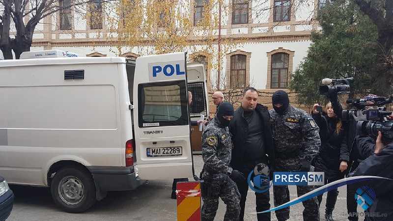 FOTO/VIDEO. Răzvan Rentea, suspectul triplei crime de la Apa, rămâne după gratii. Nu recunoaște nimic