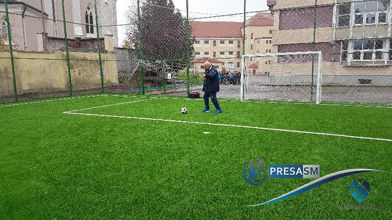 Încă o școală din municipiul Satu Mare va avea teren de sport multifuncțional nou-nouț