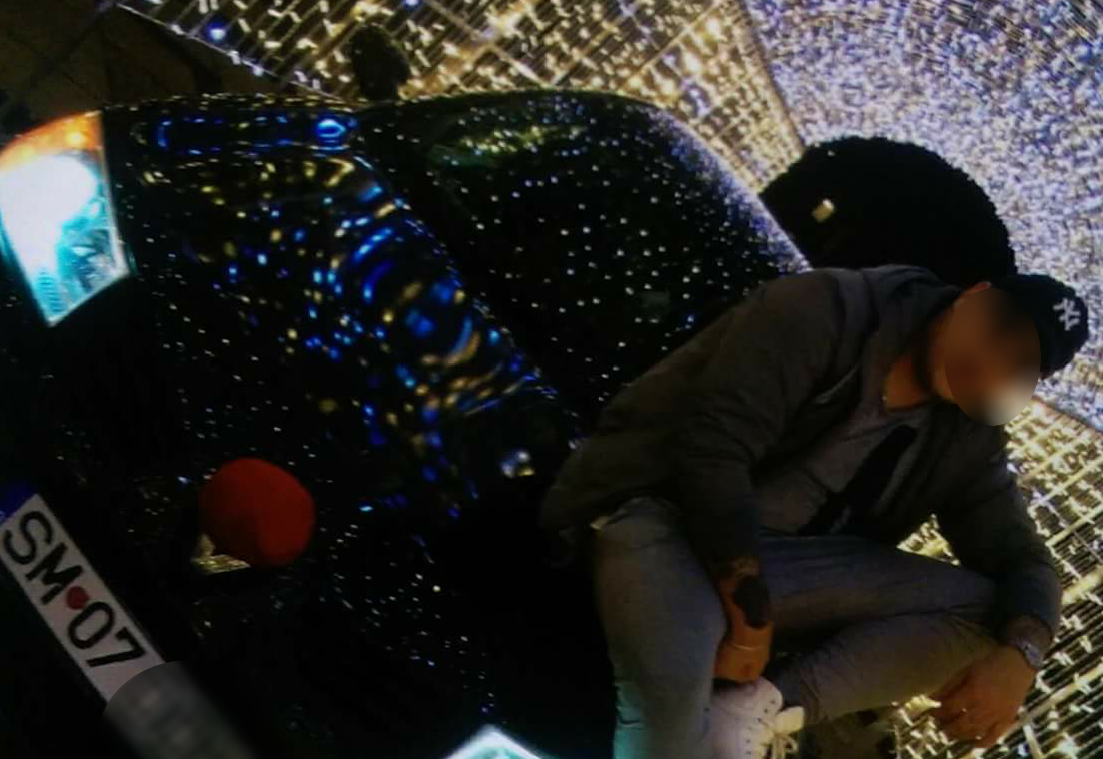 FOTO. Încă un specimen cu mașina în tunelul de lumini. Modă printre ”jmekeri”