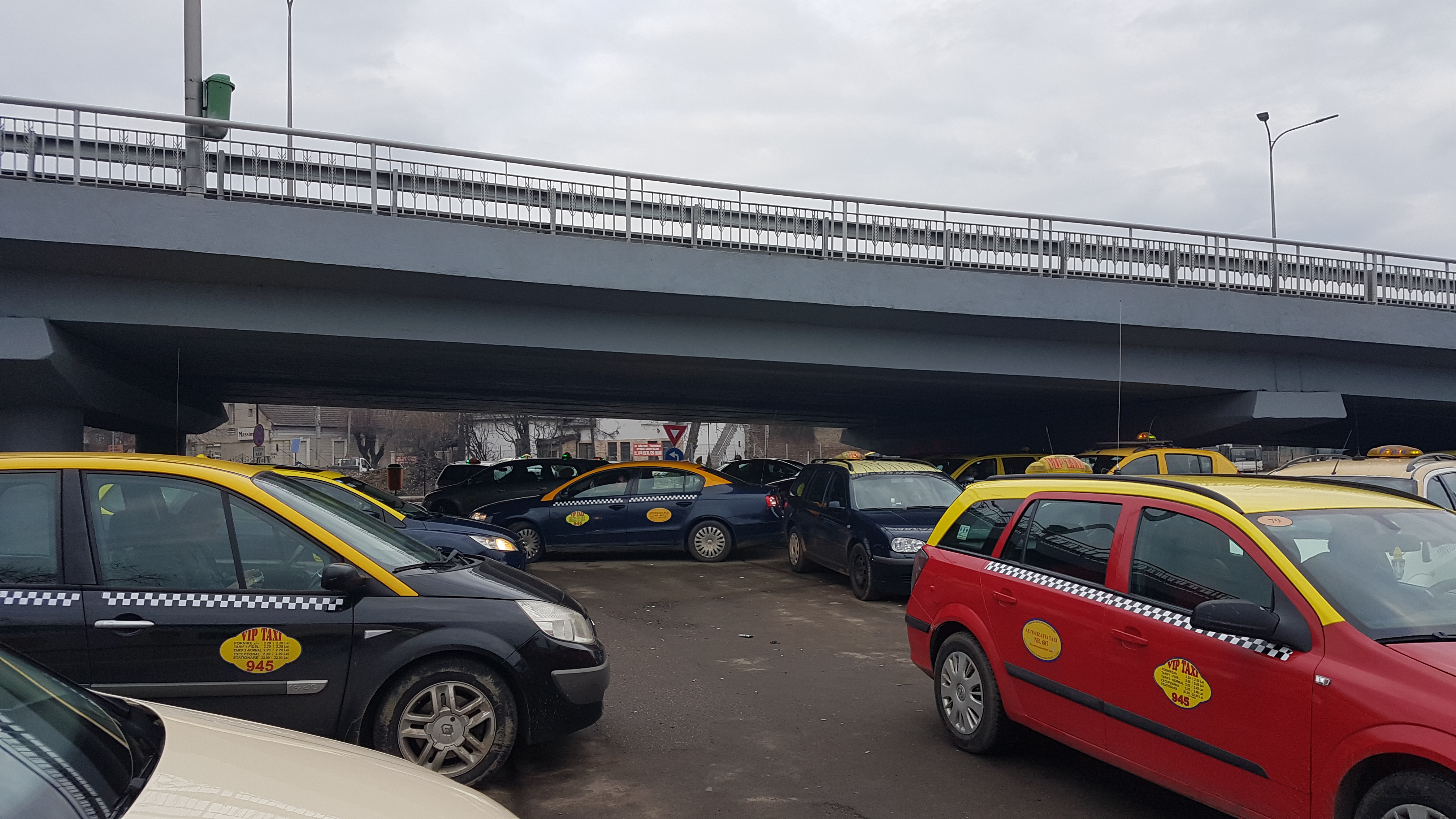 Un orfan (18 ani) s-a ales cu 6 luni de pușcărie după ce a cerut bani de taxi de la mama ”adoptivă”