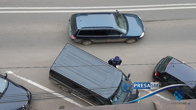 VIDEO. Șmecher pus la punct de un polițist în centrul Sătmarului! I s-a ”rupt” de pietoni
