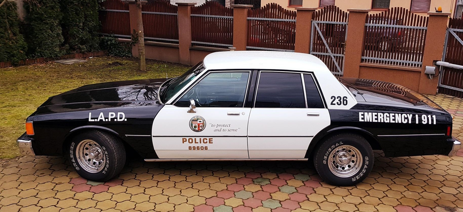 FOTO. Povestea mașinii de poliție americane din Satu Mare. Ce spune proprietarul despre amenda primită