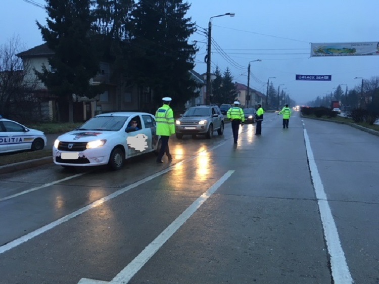FOTOGALERIE. Filtre în tot Sătmarul făcute de polițiștii rutieri. Permise reținute și dosare penale