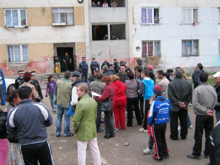 Descinderi masive ale polițiștilor în zonele infracționale de pe Ostrovului și Micro 14, din Satu Mare