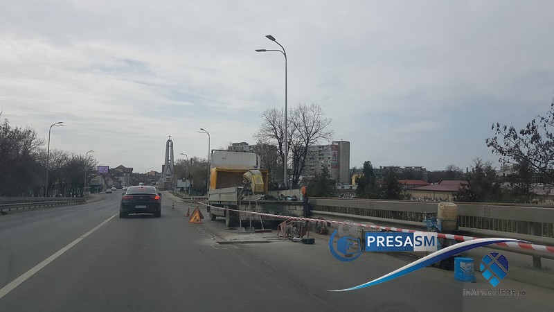 FOTO. Telenovela Pod Decebal continuă! Constructorul nu și-ar asuma gropile și fisurile din asfalt